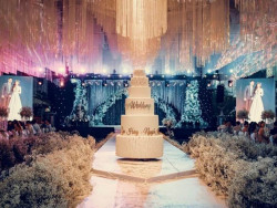 Điểm danh 10+ mẫu đèn trang trí lối đi tiệc cưới đẹp, lung linh nhất Điểm danh 10+ mẫu đèn trang trí lối đi tiệc cưới đẹp, lung linh nhất