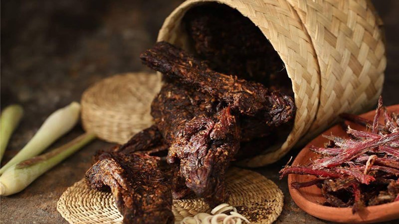 Thịt trâu gác bếp là món đặc sản của nhiều tỉnh như Hà Giang, Lai Châu, Điện Biên…